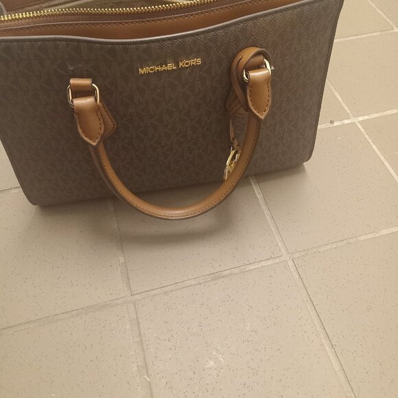 Purse - Picture 1 of 1